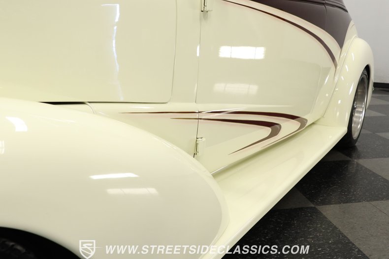 Chevrolet-5-window-1937-Burgundy-Cream-17