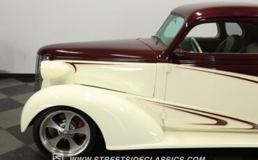 Chevrolet-5-window-1937-Burgundy-Cream-18