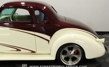 Chevrolet-5-window-1937-Burgundy-Cream-19