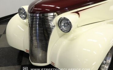 Chevrolet-5-window-1937-Burgundy-Cream-2