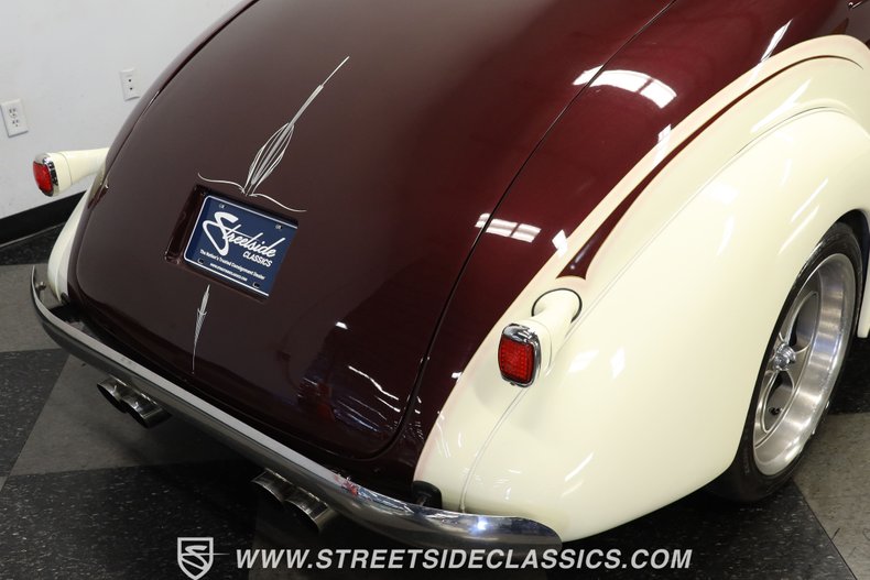 Chevrolet-5-window-1937-Burgundy-Cream-20