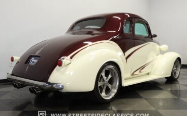 Chevrolet-5-window-1937-Burgundy-Cream-21