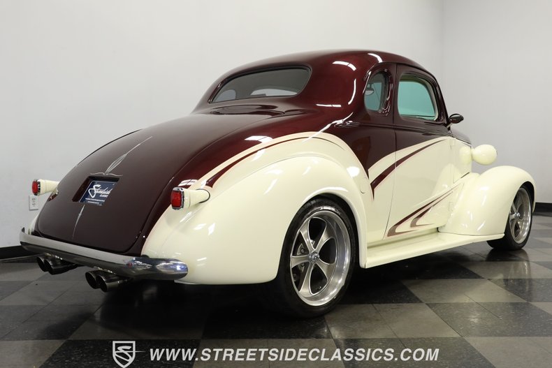 Chevrolet-5-window-1937-Burgundy-Cream-21