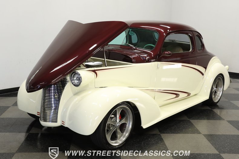 Chevrolet-5-window-1937-Burgundy-Cream-25