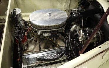 Chevrolet-5-window-1937-Burgundy-Cream-26