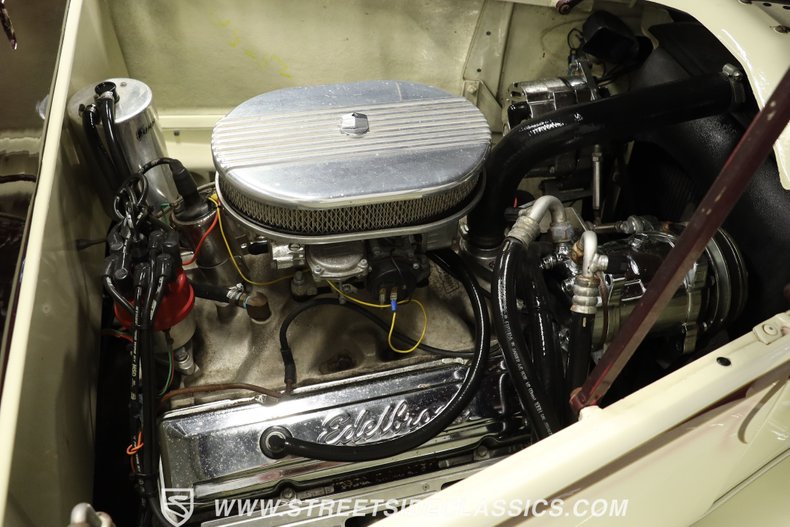 Chevrolet-5-window-1937-Burgundy-Cream-26