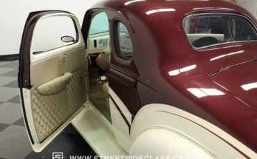 Chevrolet-5-window-1937-Burgundy-Cream-27