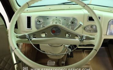 Chevrolet-5-window-1937-Burgundy-Cream-30