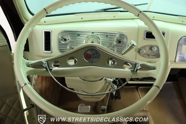 Chevrolet-5-window-1937-Burgundy-Cream-30