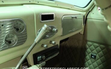 Chevrolet-5-window-1937-Burgundy-Cream-34