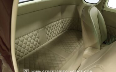 Chevrolet-5-window-1937-Burgundy-Cream-37