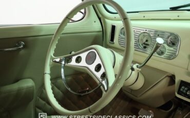 Chevrolet-5-window-1937-Burgundy-Cream-41