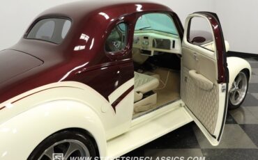 Chevrolet-5-window-1937-Burgundy-Cream-44
