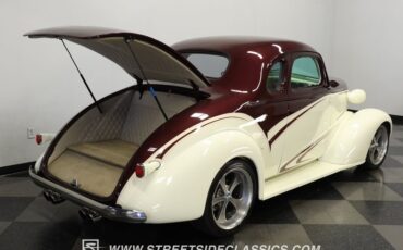 Chevrolet-5-window-1937-Burgundy-Cream-45