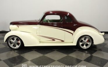 Chevrolet-5-window-1937-Burgundy-Cream-46