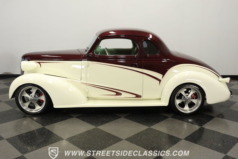 Chevrolet-5-window-1937-Burgundy-Cream-46