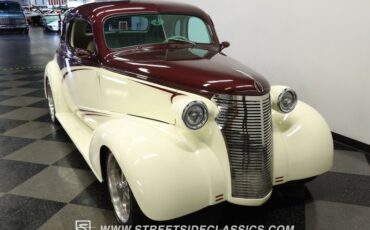 Chevrolet-5-window-1937-Burgundy-Cream-5