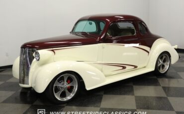 Chevrolet-5-window-1937-Burgundy-Cream-7