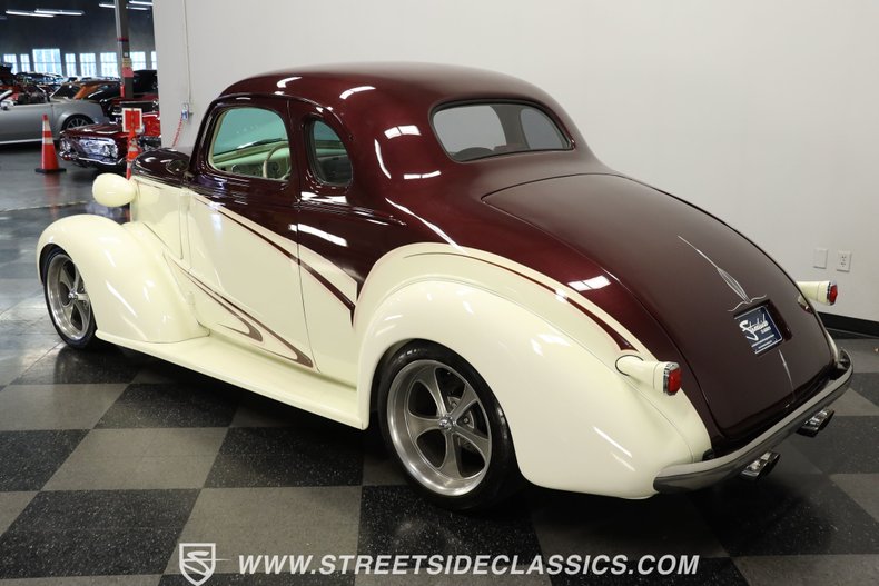 Chevrolet-5-window-1937-Burgundy-Cream-8