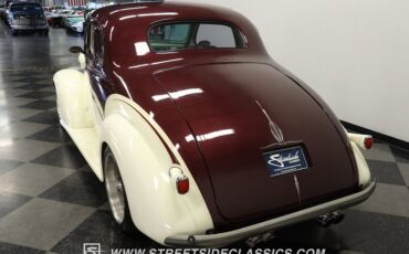 Chevrolet-5-window-1937-Burgundy-Cream-9