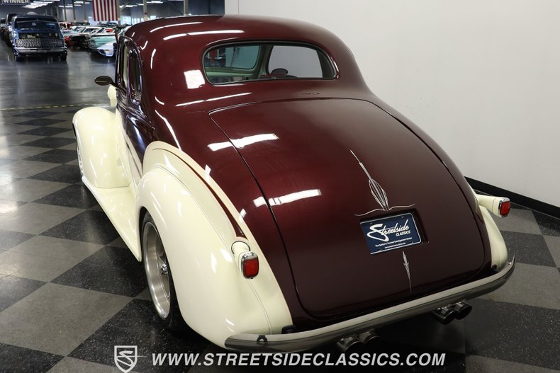 Chevrolet-5-window-1937-Burgundy-Cream-9