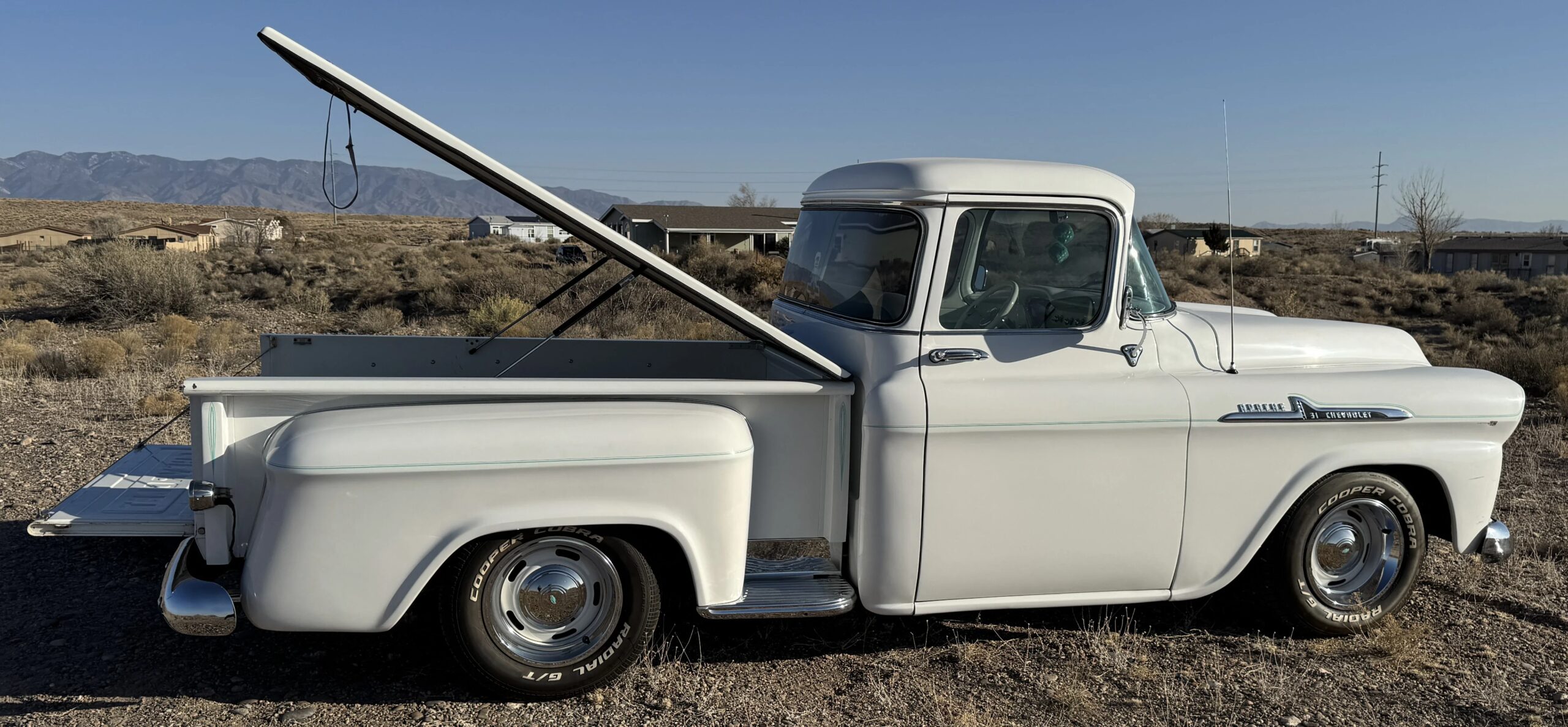 Chevrolet-Apache-1958-White-White-20