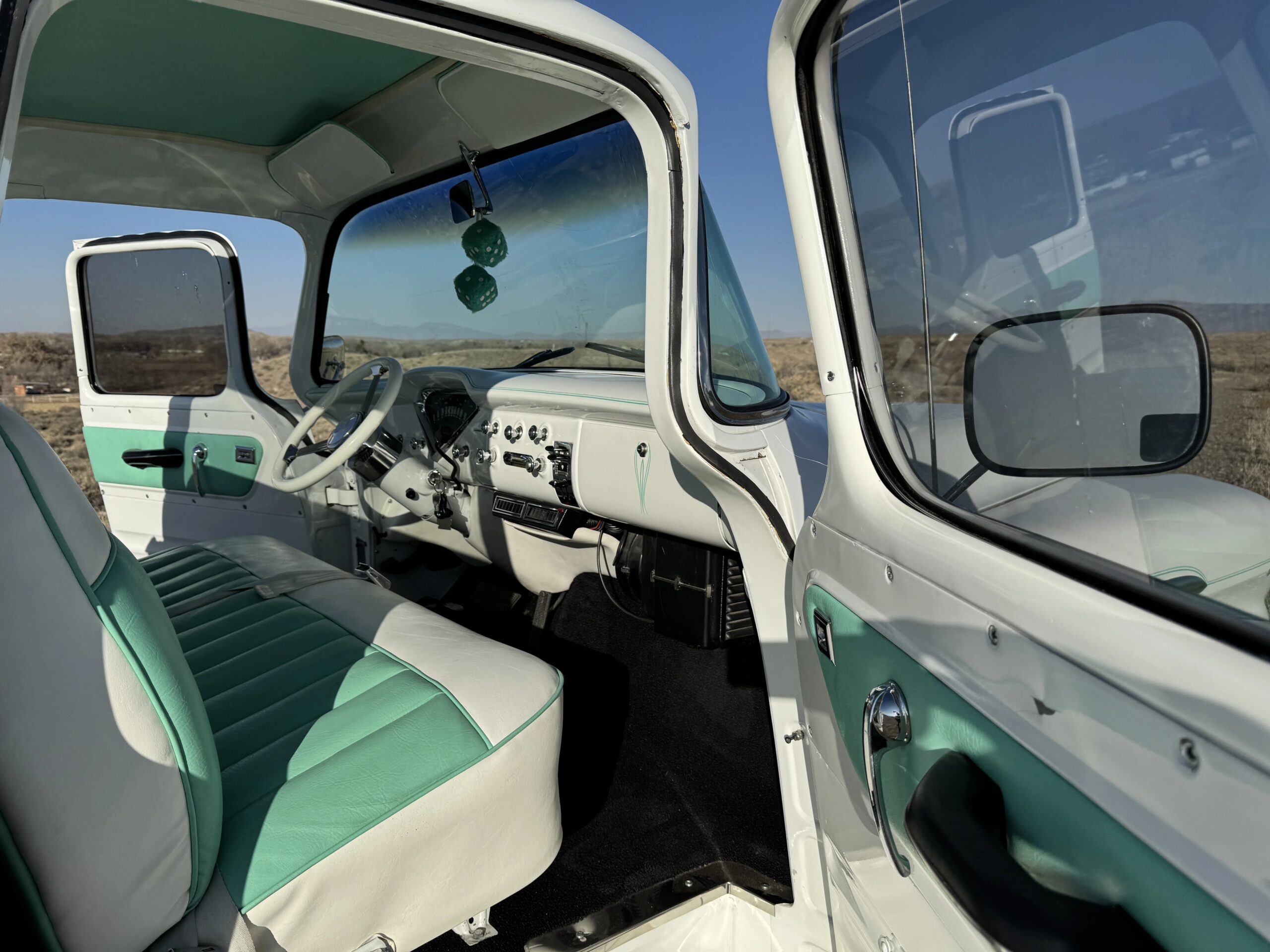 Chevrolet-Apache-1958-White-White-8
