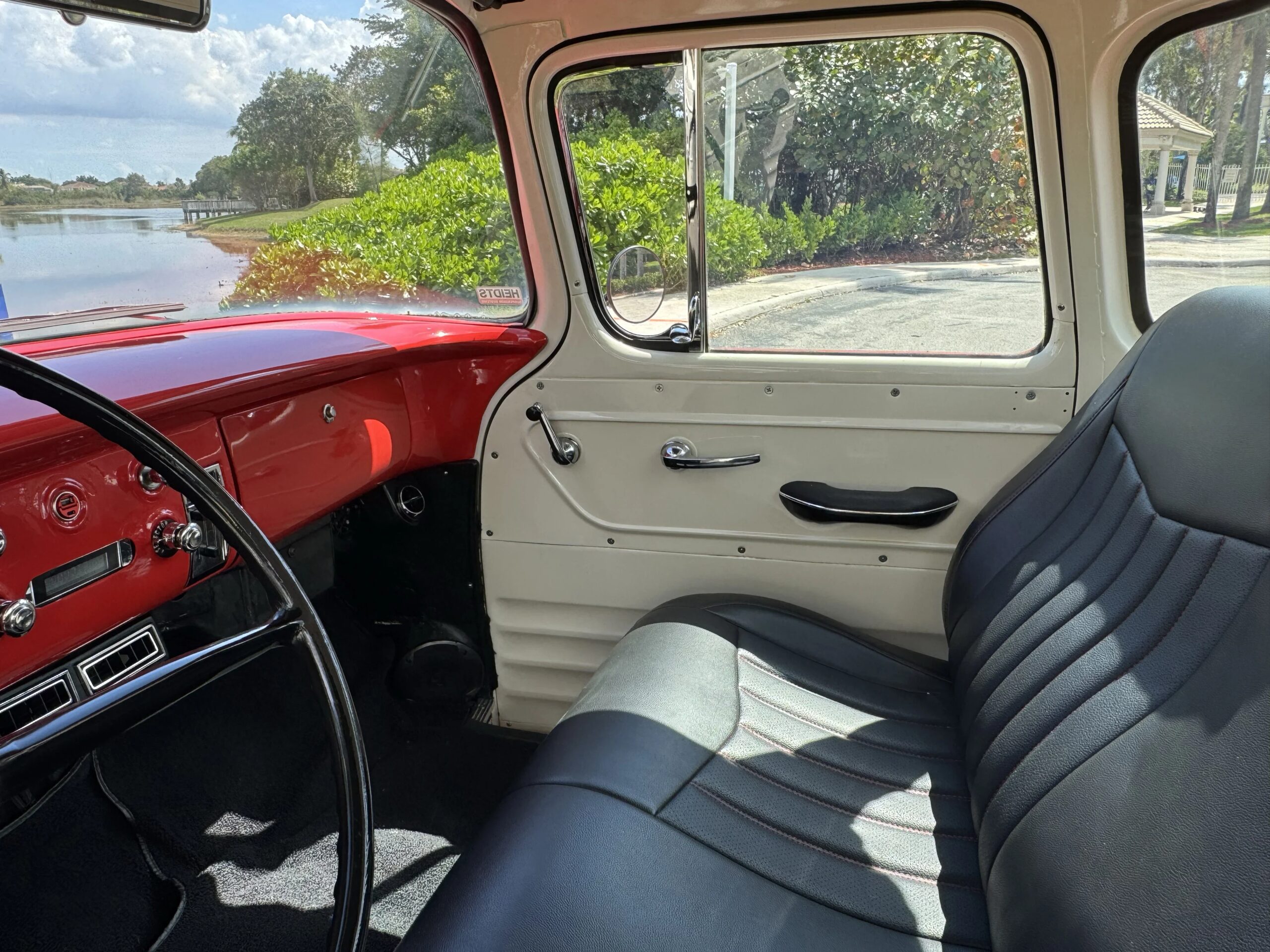 Chevrolet-Apache-1959-Red-Off-White-10