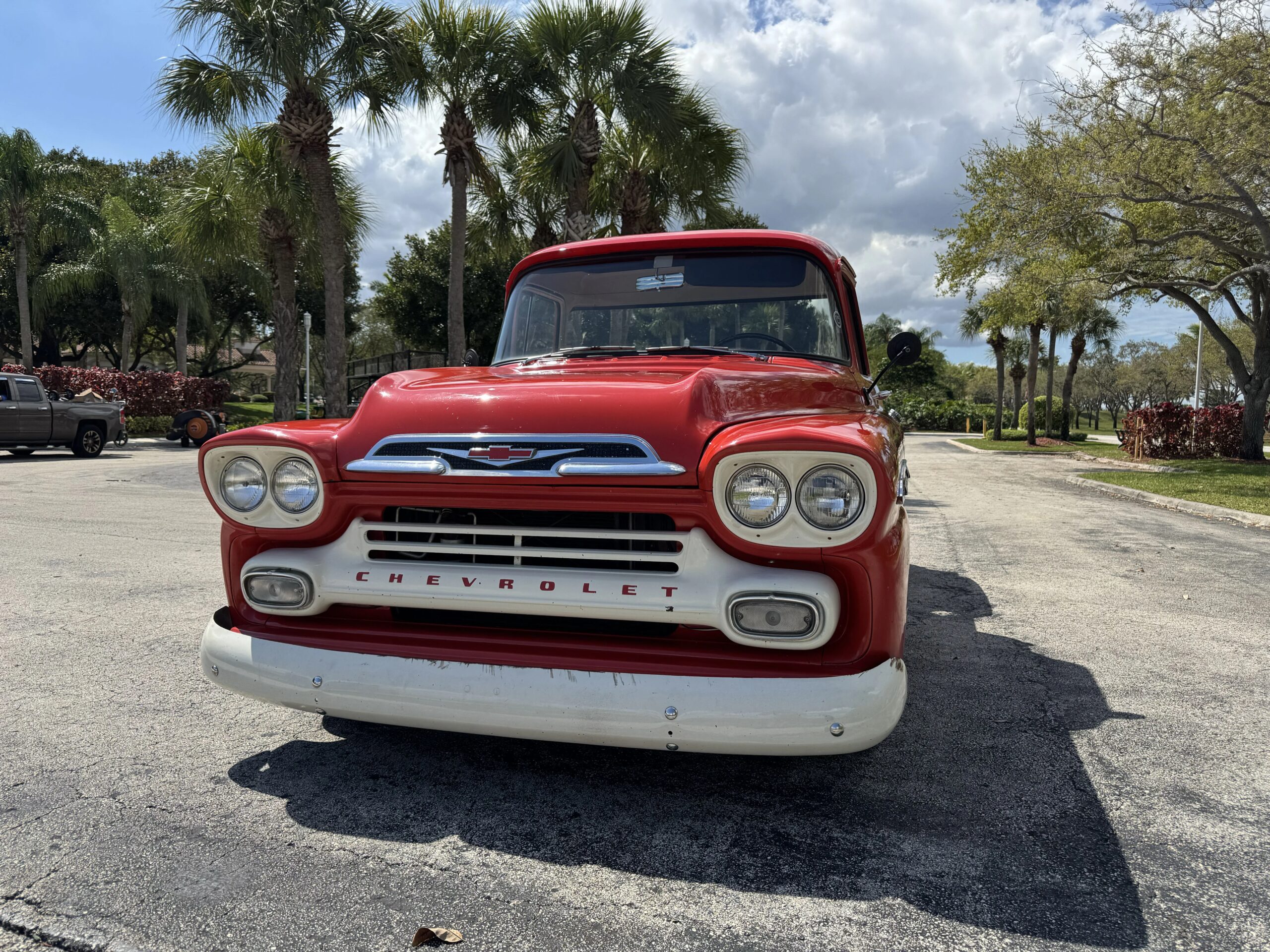 Chevrolet-Apache-1959-Red-Off-White