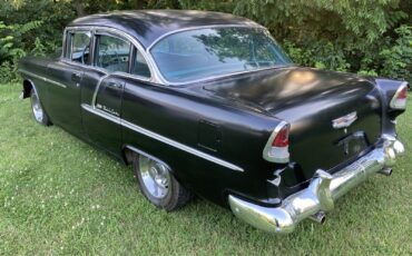 Chevrolet-Bel-Air-1955-Sedan-2