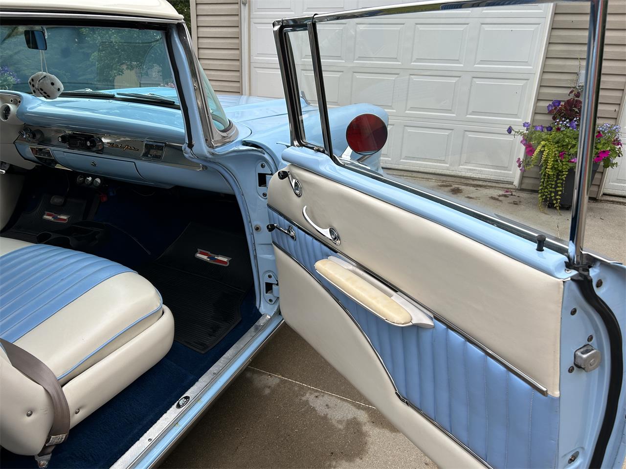 Chevrolet-Bel-air-1957-Blue-and-Cream-Blue-and-Cream-11