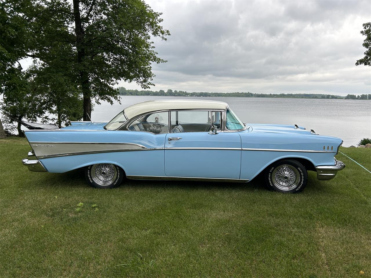 Chevrolet-Bel-air-1957-Blue-and-Cream-Blue-and-Cream