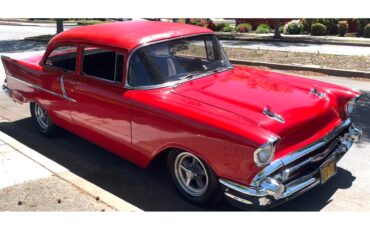 Chevrolet-Bel-air-1957-Fire-Red-Black-With-Red-Trim-2