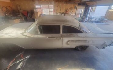 Chevrolet-Biscayne-1960-White-1