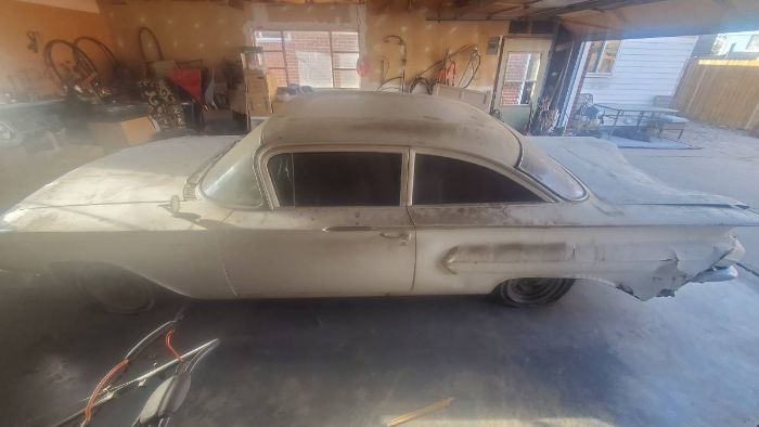 Chevrolet-Biscayne-1960-White-1