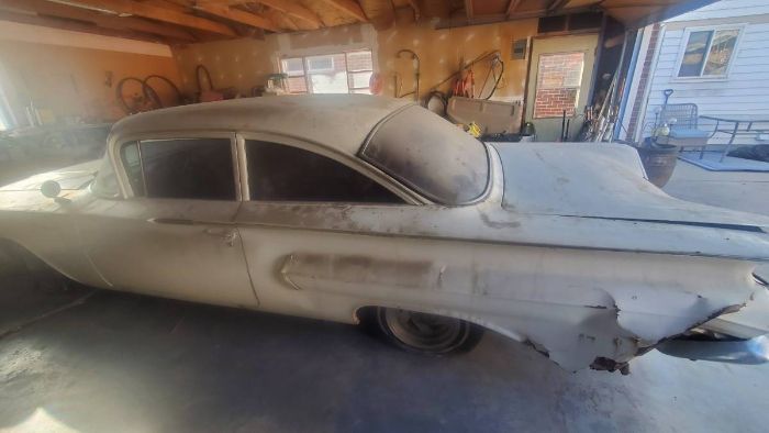 Chevrolet-Biscayne-1960-White-2