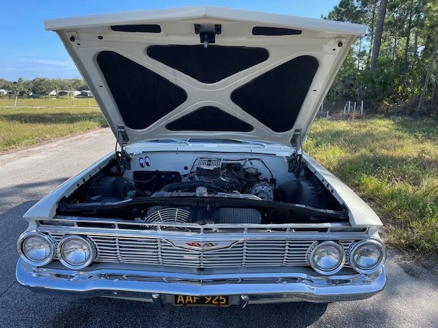 Chevrolet-Biscayne-1961-Coupe-13