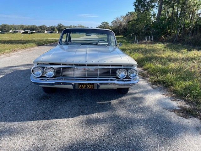Chevrolet-Biscayne-1961-Coupe-2