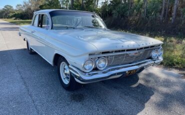 Chevrolet-Biscayne-1961-Coupe-3