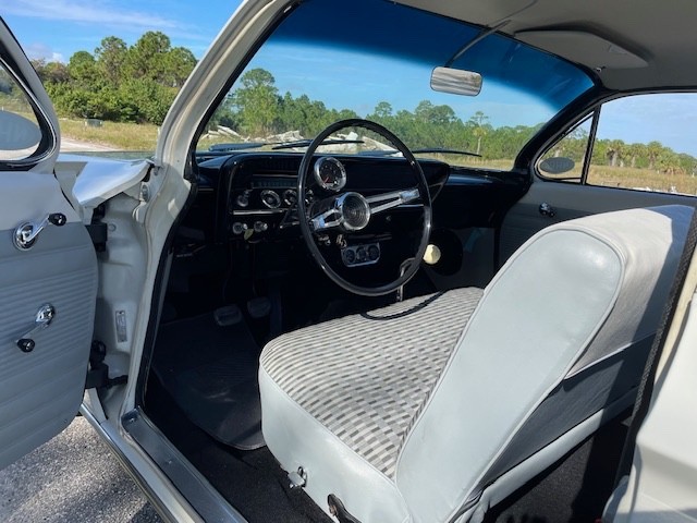 Chevrolet-Biscayne-1961-Coupe-5
