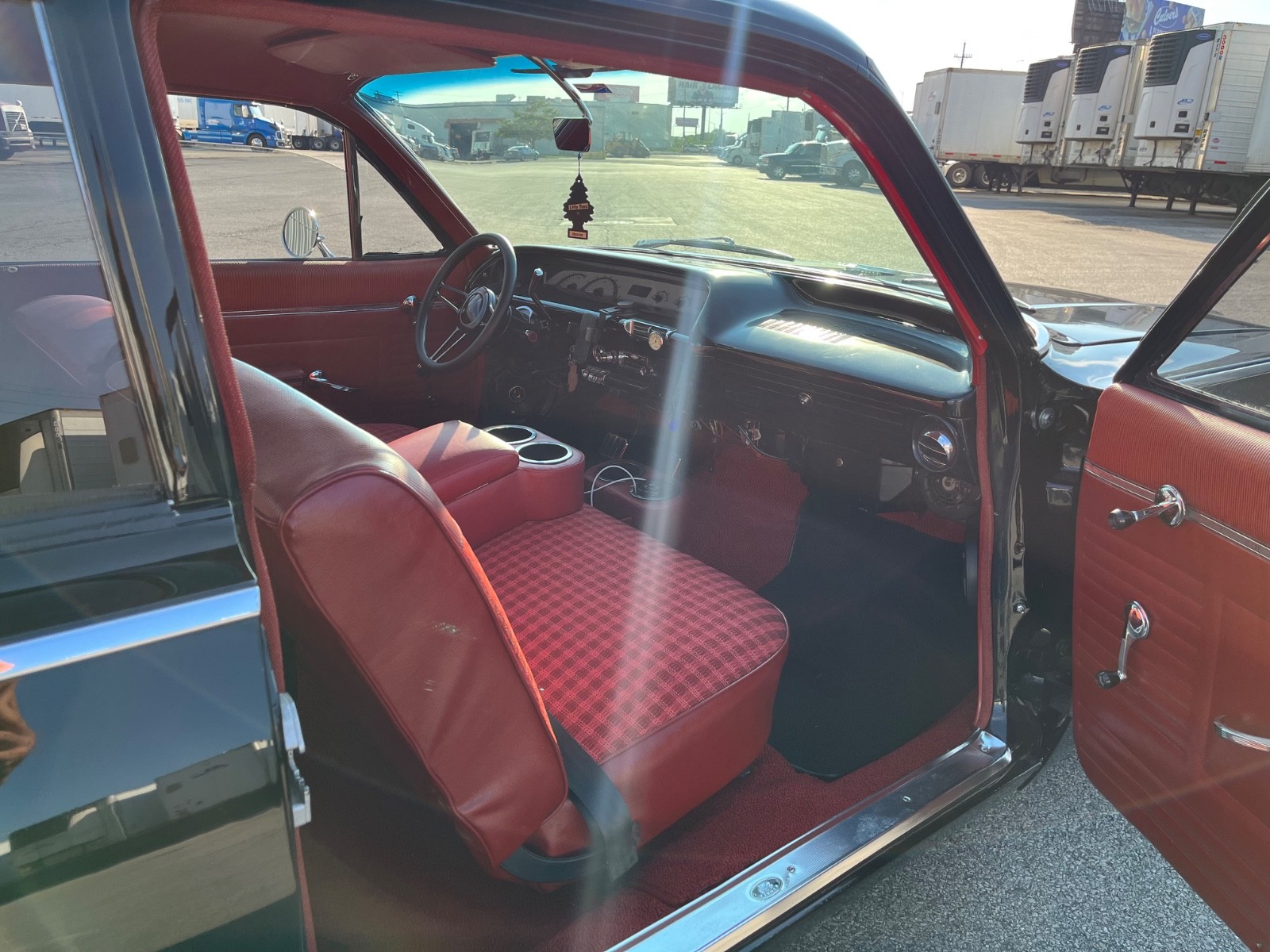 Chevrolet-Biscayne-1963-Coupe-26