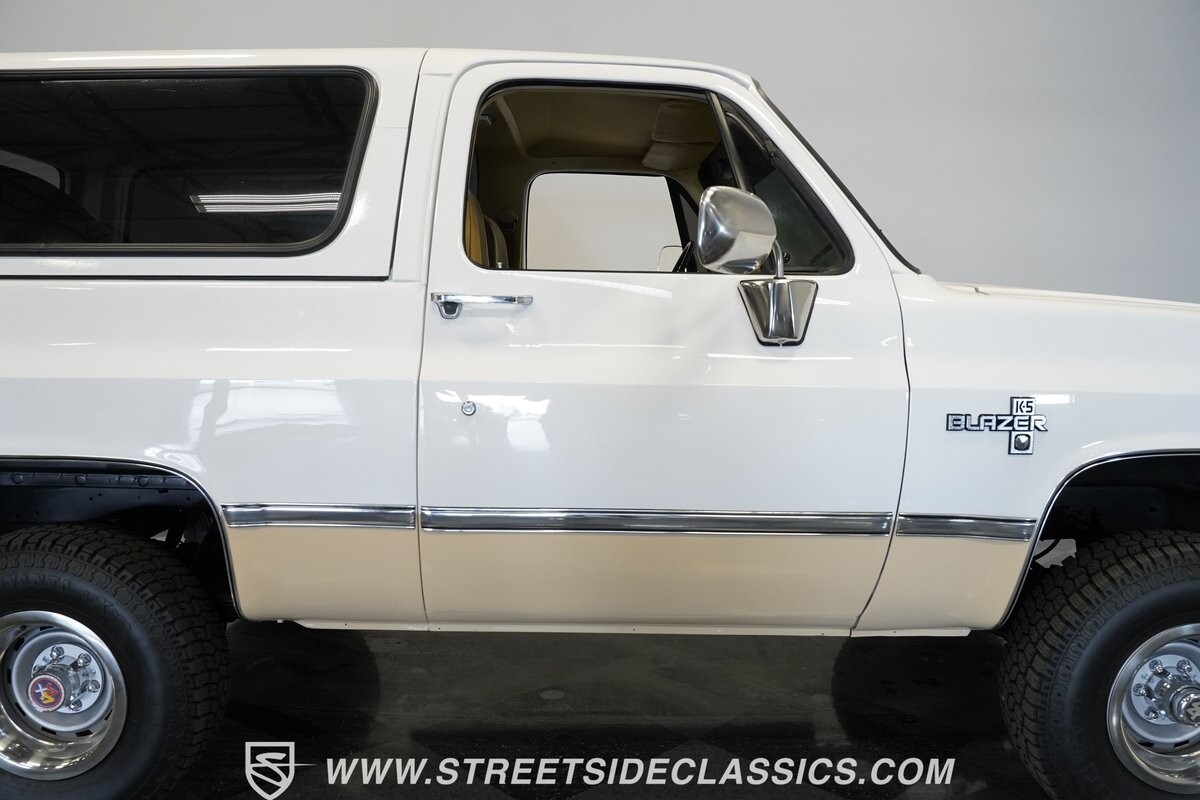 Chevrolet-Blazer-1984-SUV-17