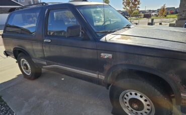 Chevrolet-Blazer-1985-Black-Gray-2