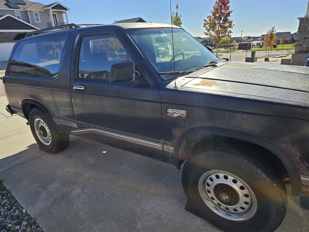 Chevrolet-Blazer-1985-Black-Gray-2