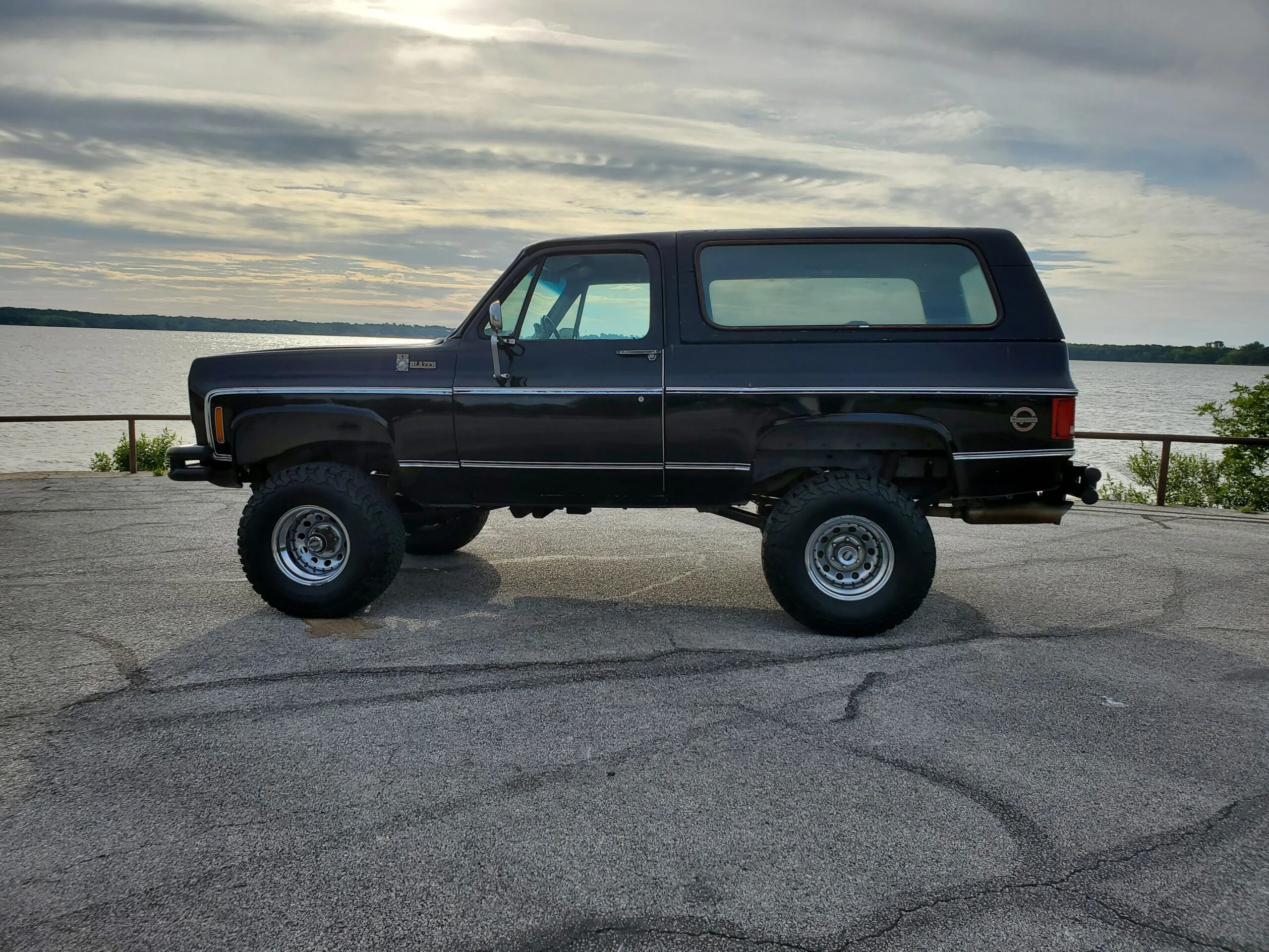 Chevrolet-Blazer-4wd-1977-Black-Black-8
