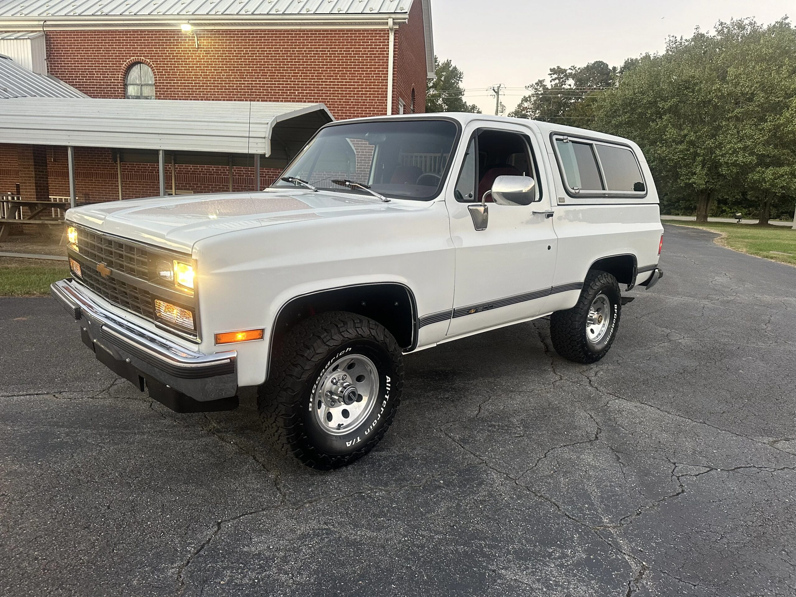 Chevrolet-Blazer-4wd-1989-White-Red-10