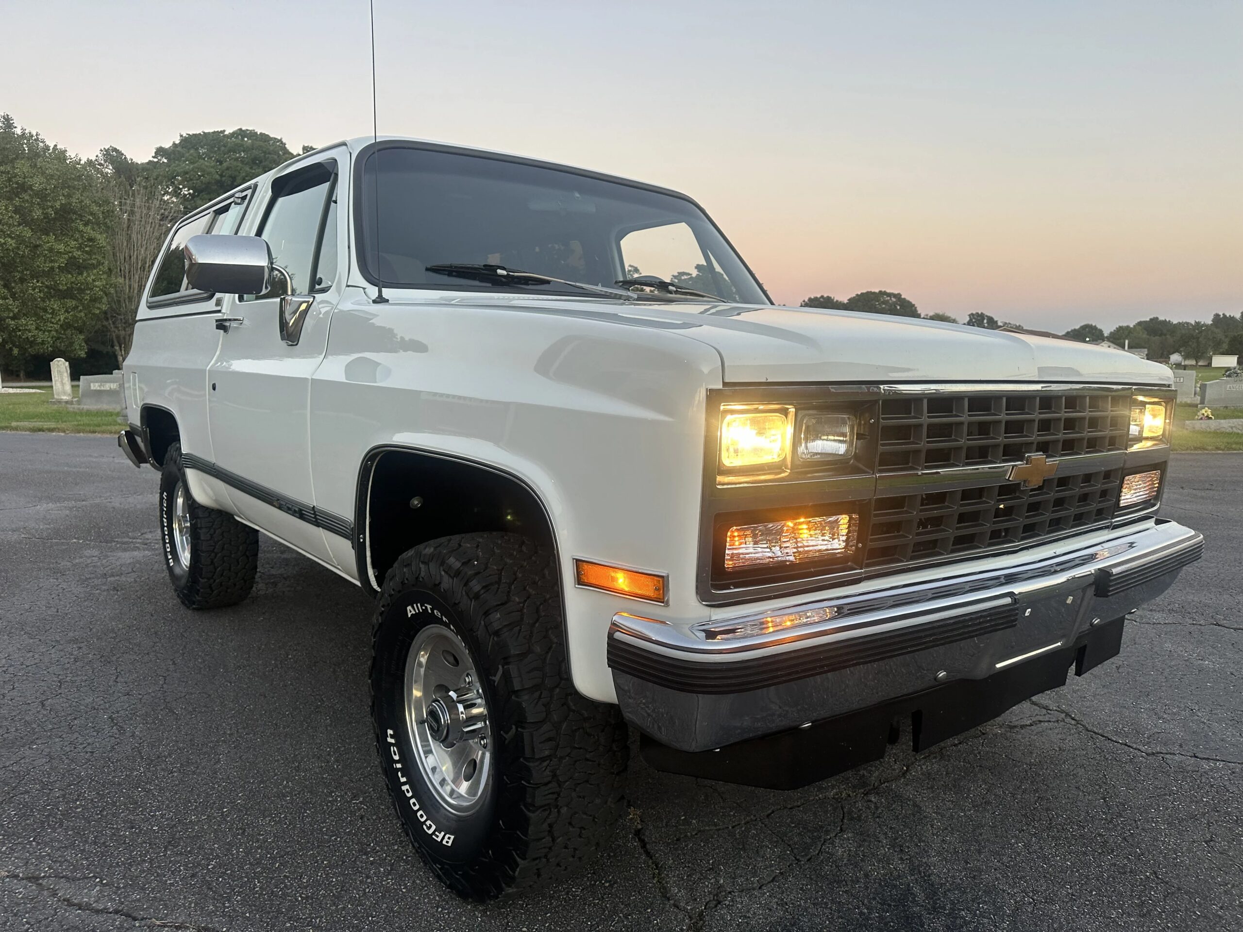 Chevrolet-Blazer-4wd-1989-White-Red-11