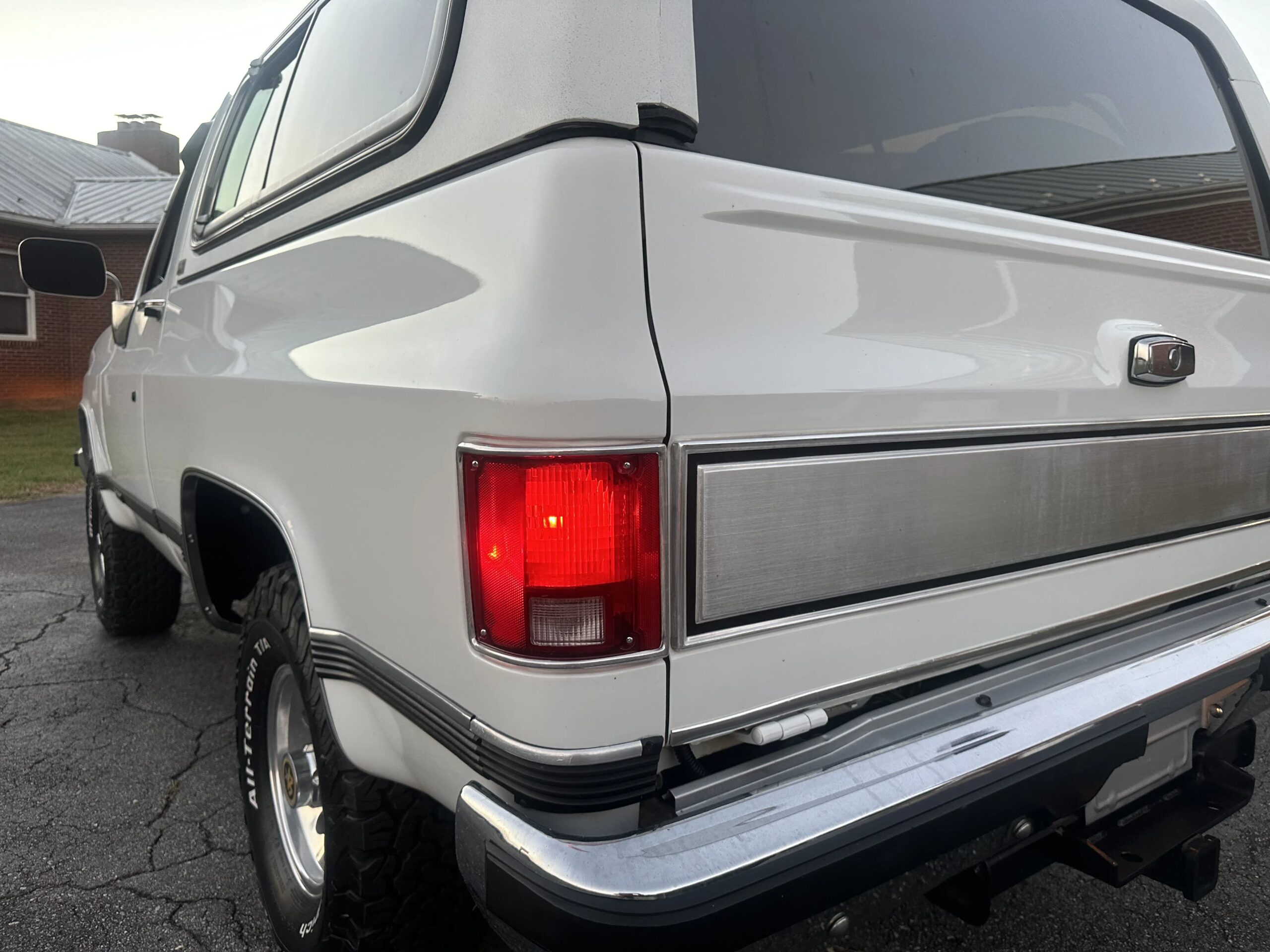 Chevrolet-Blazer-4wd-1989-White-Red-14