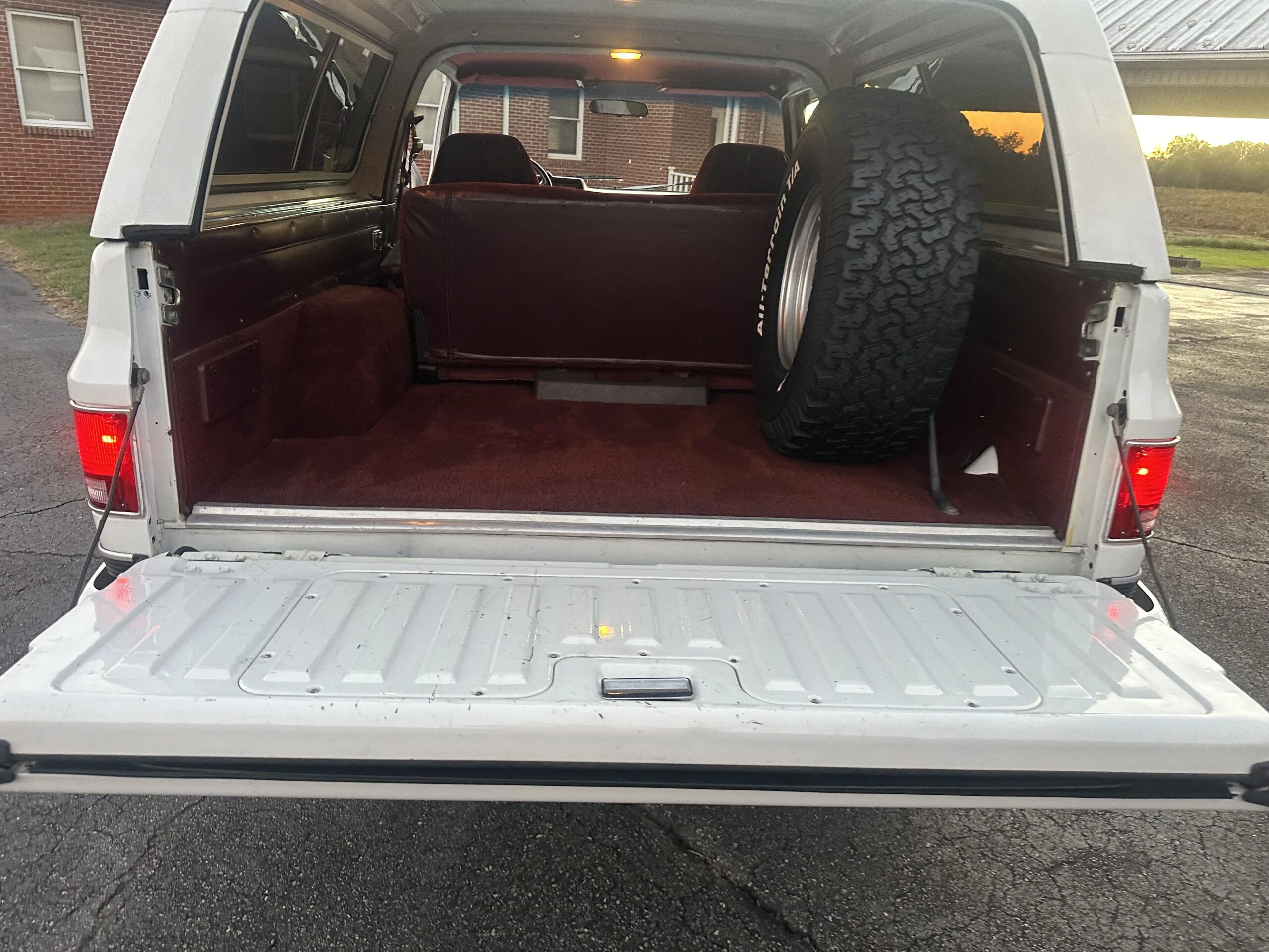 Chevrolet-Blazer-4wd-1989-White-Red-46