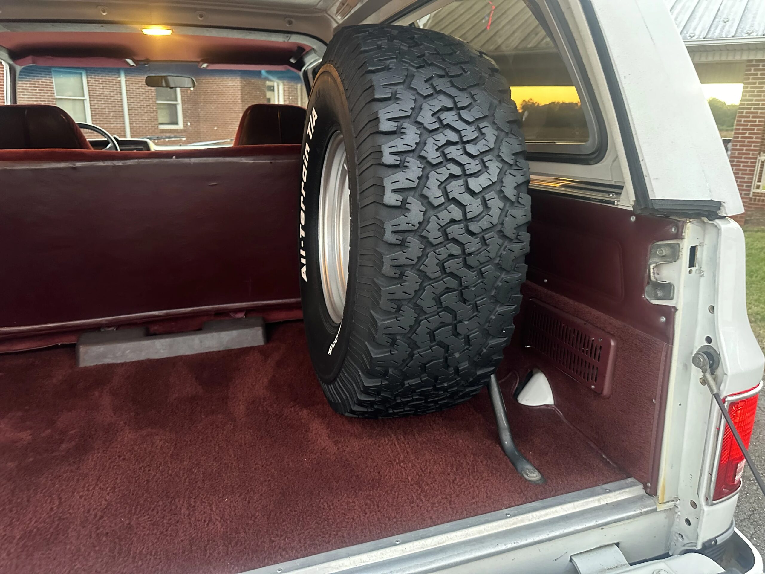 Chevrolet-Blazer-4wd-1989-White-Red-54